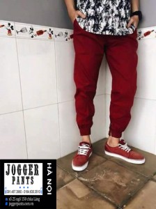 Quần jogger màu đỏ đô hà nội